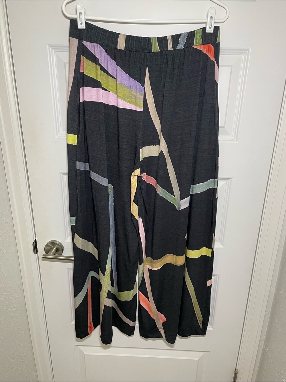 OZAI N KŪ Lounge Pant L Trip Black Wide-Leg Colorful Boho Greece EUC